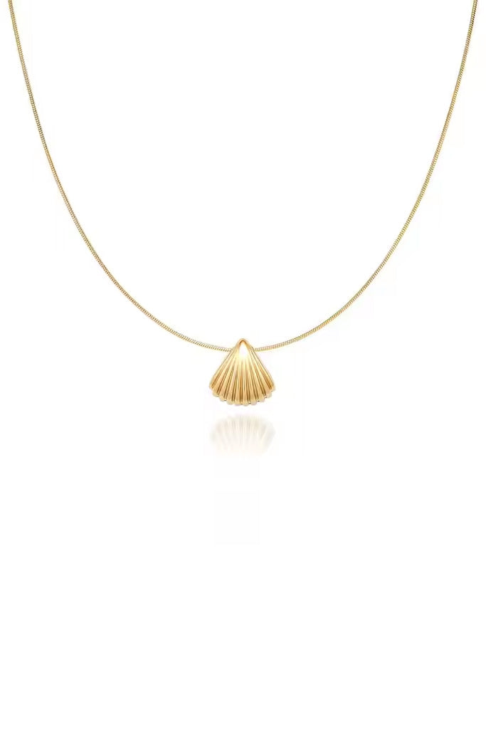 Clam Shell Pendant Necklace - Gold