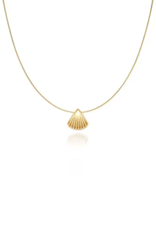 Clam Shell Pendant Necklace - Gold
